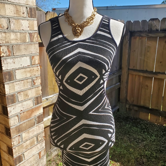 Bebe Palm Jacquard Cut Out Dress - Picture 7 of 8